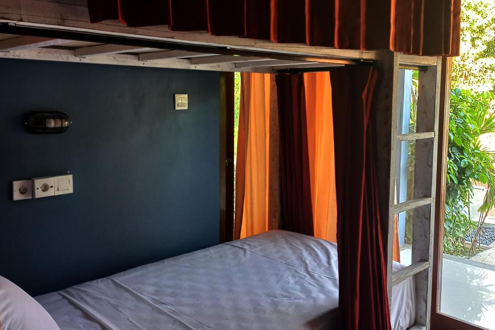 Castaway Island Hostel Lembongan Exterior foto