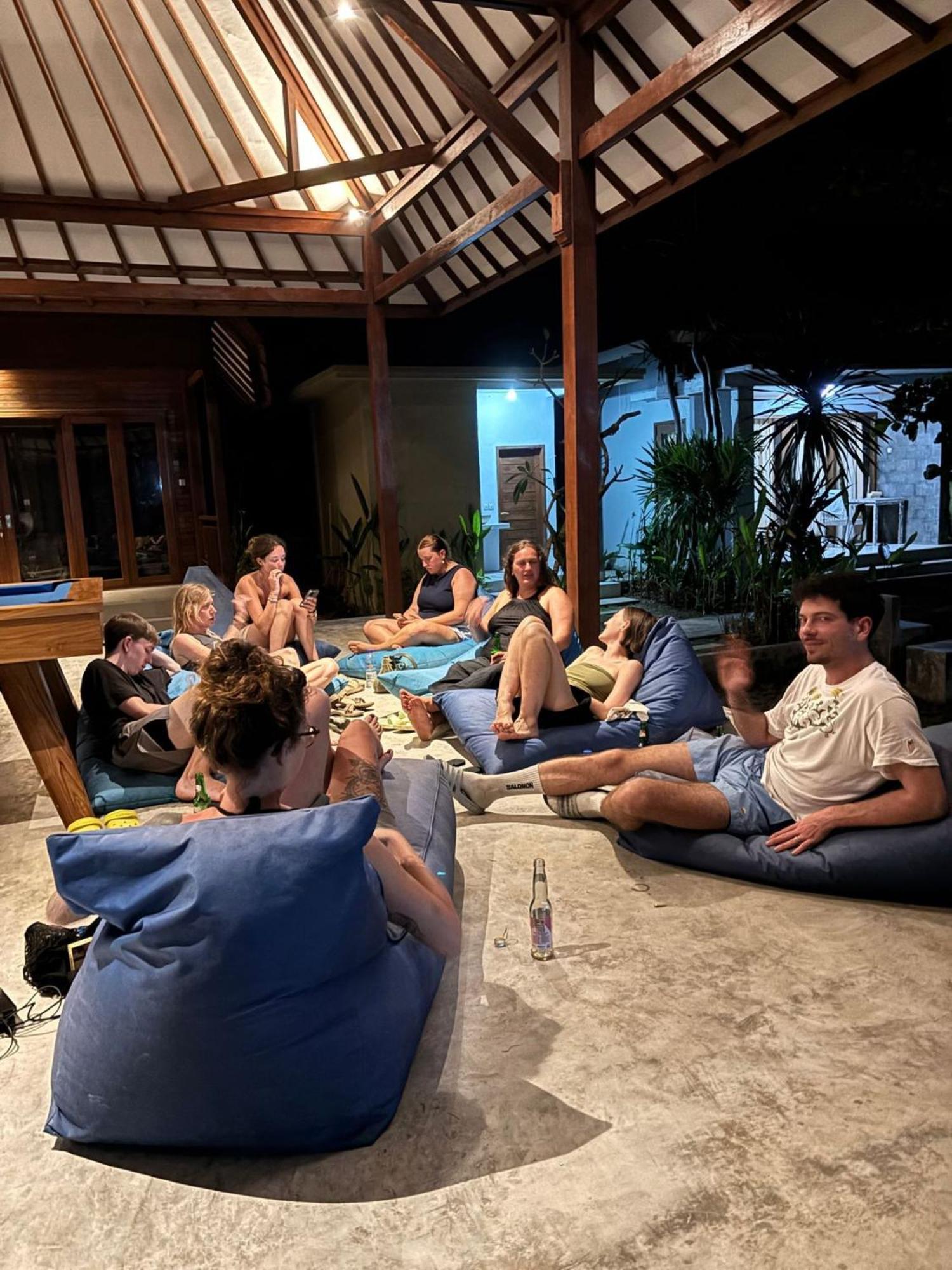 Castaway Island Hostel Lembongan Exterior foto